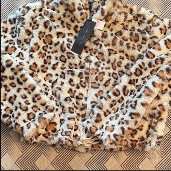 ❄️ VS Pink Leopard Print Sweater - Picture 3 of 11